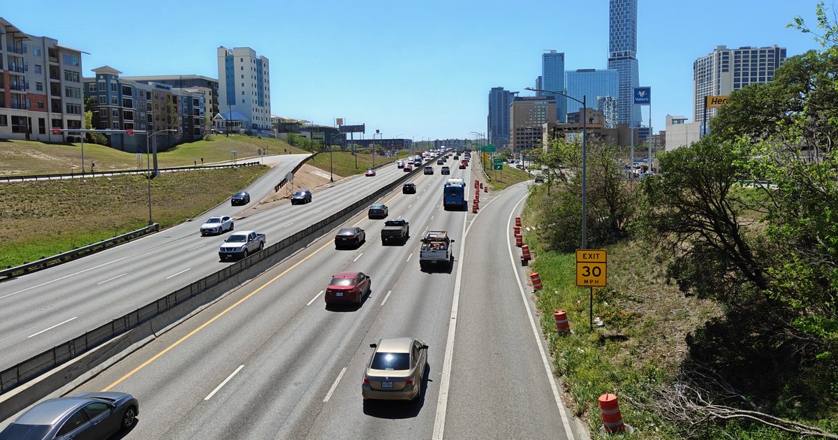 Texas lawmakers urge TxDOT to better communicate about road construction, closures