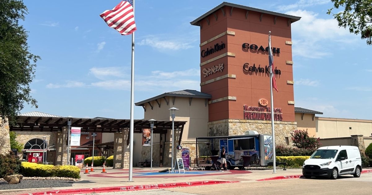 Buckle opening at Round Rock Premium Outlets in November