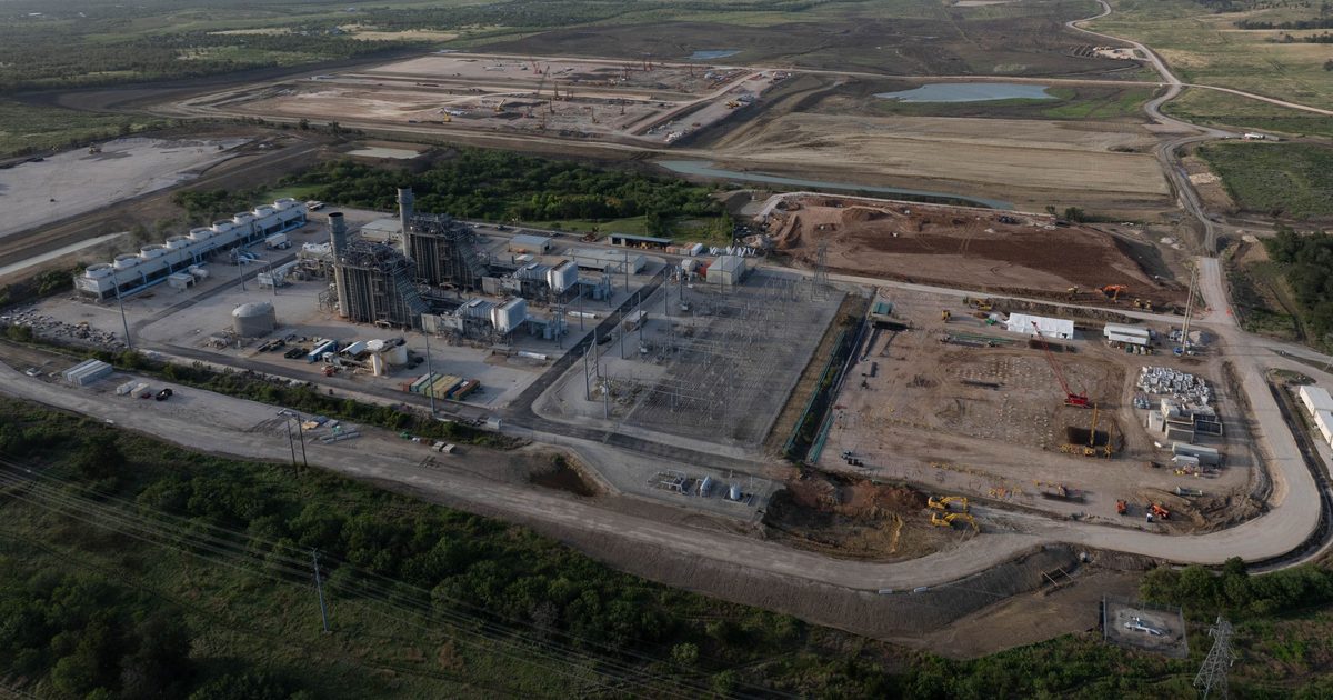 Texas continued processing some data center permits after Gov. Abbott's pause, records show