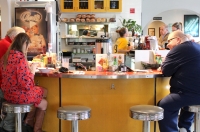 Noshville Delicatessen