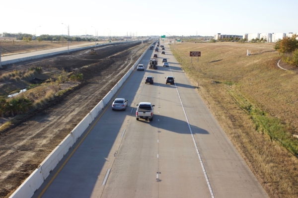 SH 130 widening efforts continue in Pflugerville, with an anticipated completion date in late 2020. (Taylor Jackson Buchanan/Community Impact Newspaper)