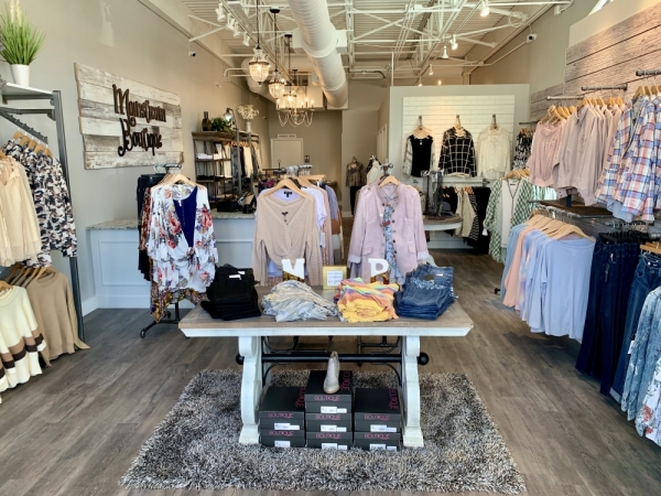 Women S Clothing Store Mainstream Boutique Opens In Franklin