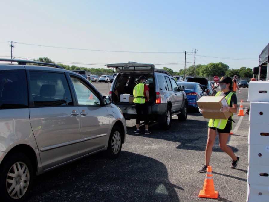 Volunteers load cars at a distribution event in South Austin on May 28. (Nicholas Cicale/Community Impact Newspaper)