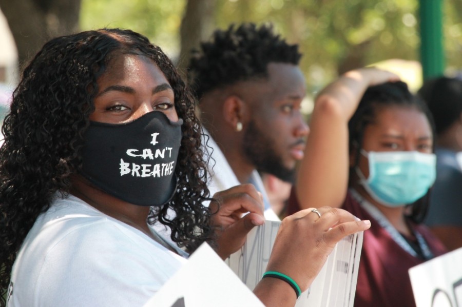 A protestor wears a mask that says, "I Can't Breathe"—George Floyd's last words. (Andy Li/Community Impact Newspaper)