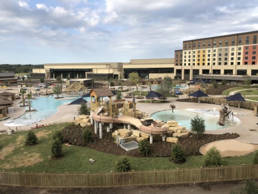 The outdoor portion of Kalahari’s water park features slides, a lazy river and a swim-up bar, among other amenities. (Courtesy Kalahari Resorts & Conventions)