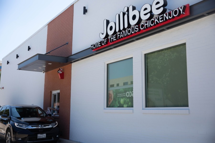 Jollibee opened with a fanfare of cars wrapped around its parking lot midday Aug. 20. (Liesbeth Powers/Community Impact Newspaper)