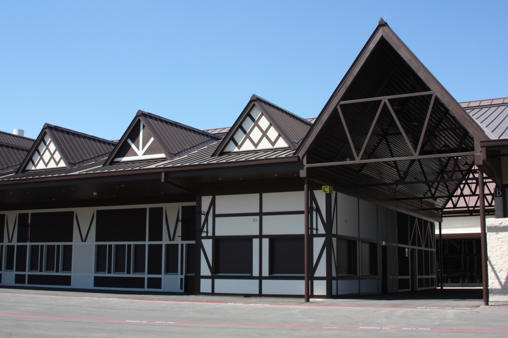 The new Marktplatz has a mezzanine and extra storage for vendors.