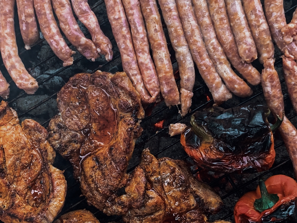 The menu features smoked sausage, pork ribs, whole barbecue chicken, smoked pork belly and beef ribs as well as sides of potato salad, collard greens, loaded mashed potatoes, creamy coleslaw, and macaroni and cheese. (Courtesy Pexels)