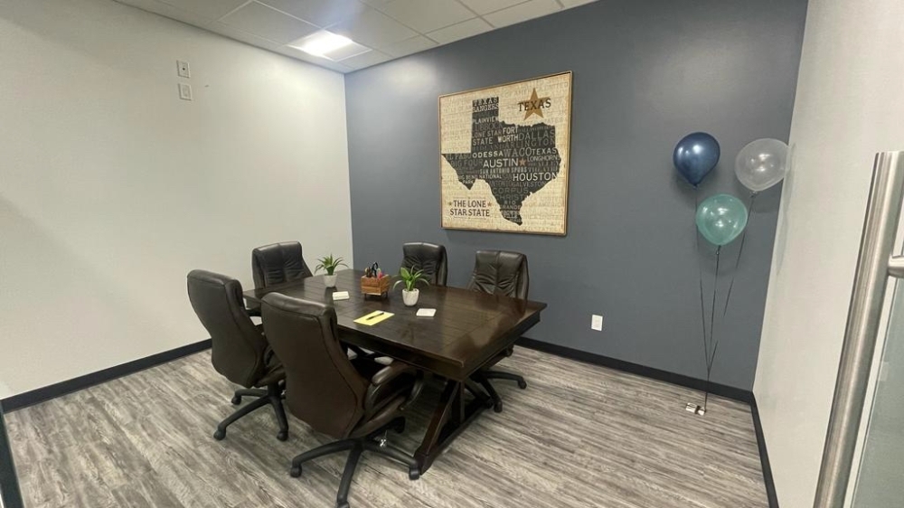 The facility offers 13 office spaces, including four extra-large units, that are geared toward professionals, such as doctors and accountants. (Courtesy Leezaspace)