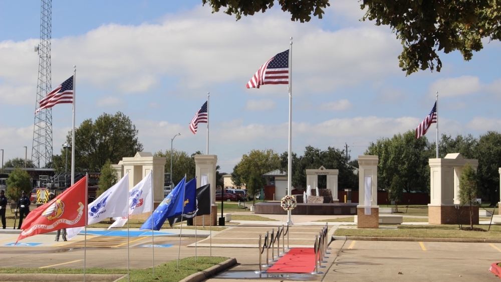 The Missouri City Veterans Memorial features a fountain in the middle of a five-point star. At the points of the star are flagpoles, and between the points are arches dedicated to each branch of the military. (Claire Shoop/Community Impact Newspaper)