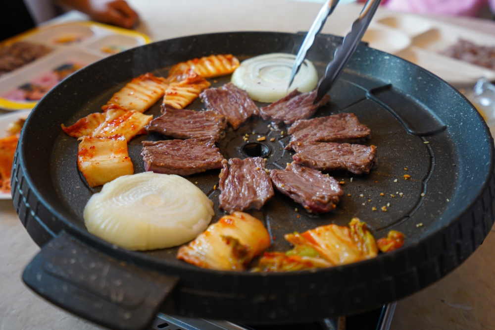 Its food is cooked on a hot stone, which produces less heat and smoke than a traditional grill. (Courtesy Pexels)