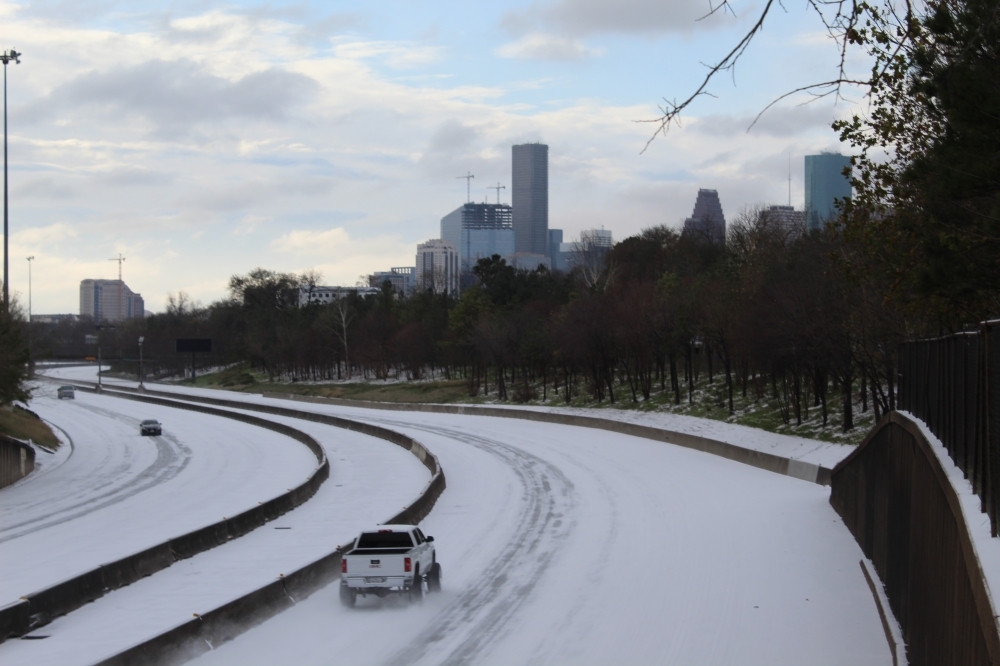 I-45 is blanketed in snow following a snowstorm in February. (Shawn Arrajj/Community Impact Newspaper)