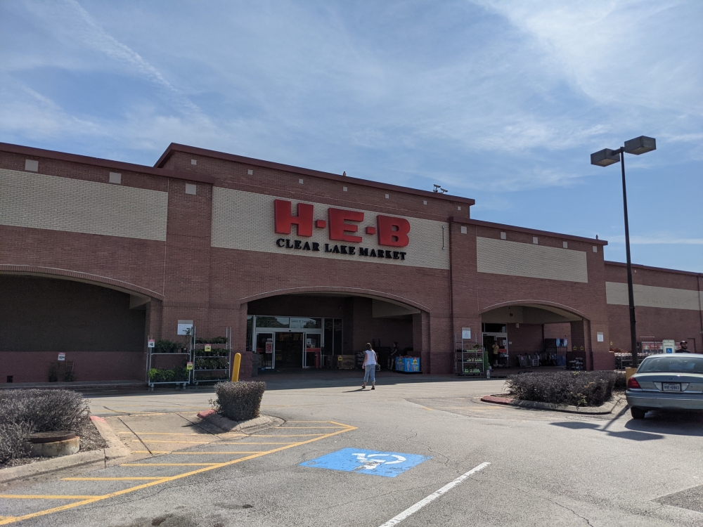Before the opening the new location, the H-E-B located at 16811 El Camino Real in Houston officially closed Dec. 28. (Jake Magee/Community Impact Newspaper)