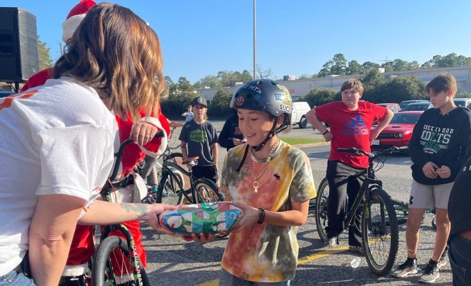 29ers Bike Shop celebrated its grand opening in Kingwood on Dec. 16 with holiday giveaways for area cyclists. (Courtesy 29ers Bike Shop and Rideout Gear)