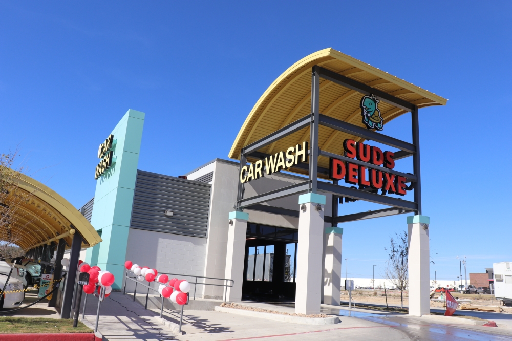 Suds Deluxe Car Wash is located at 18810 I-35, Kyle. (Zara Flores/Community Impact Newspaper)