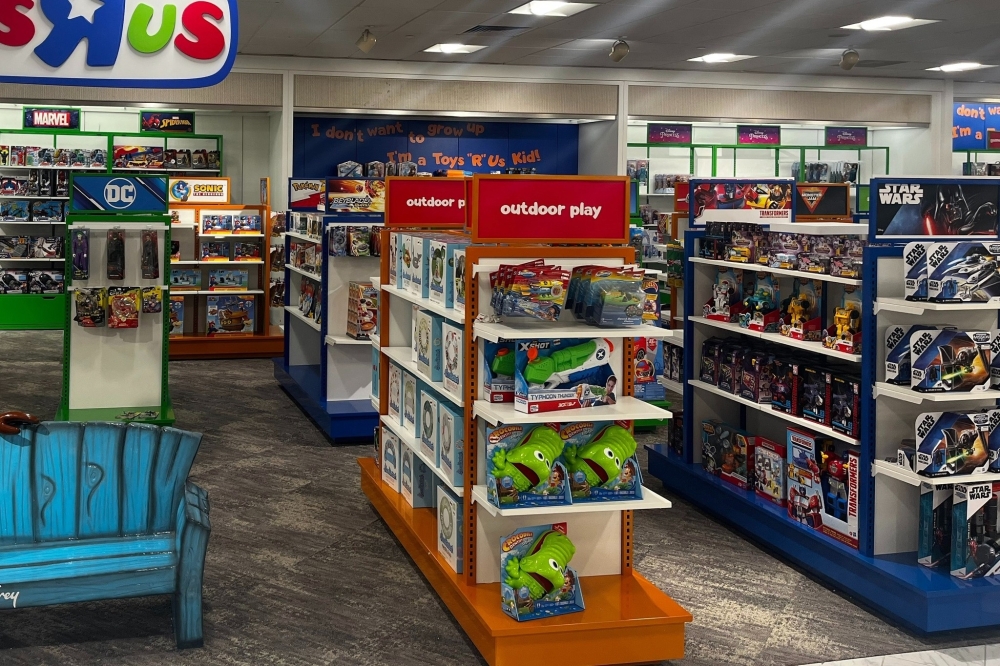 Willowbrook Mall Welcomes Toys R