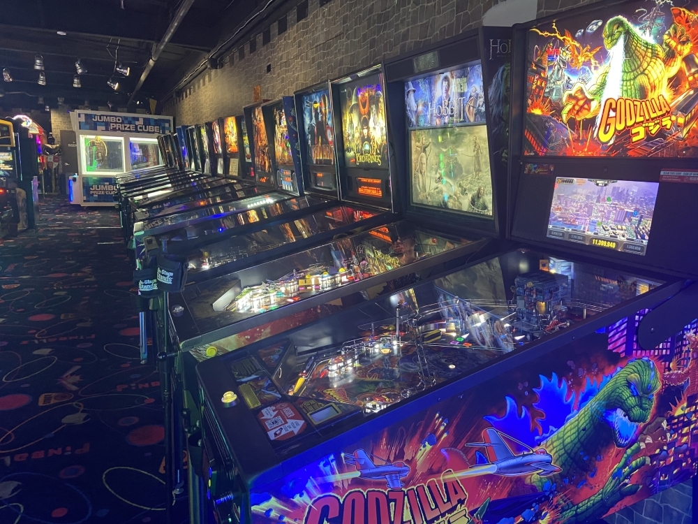 Video games and classic arcades fill Pinballz Kingdom in Buda ...