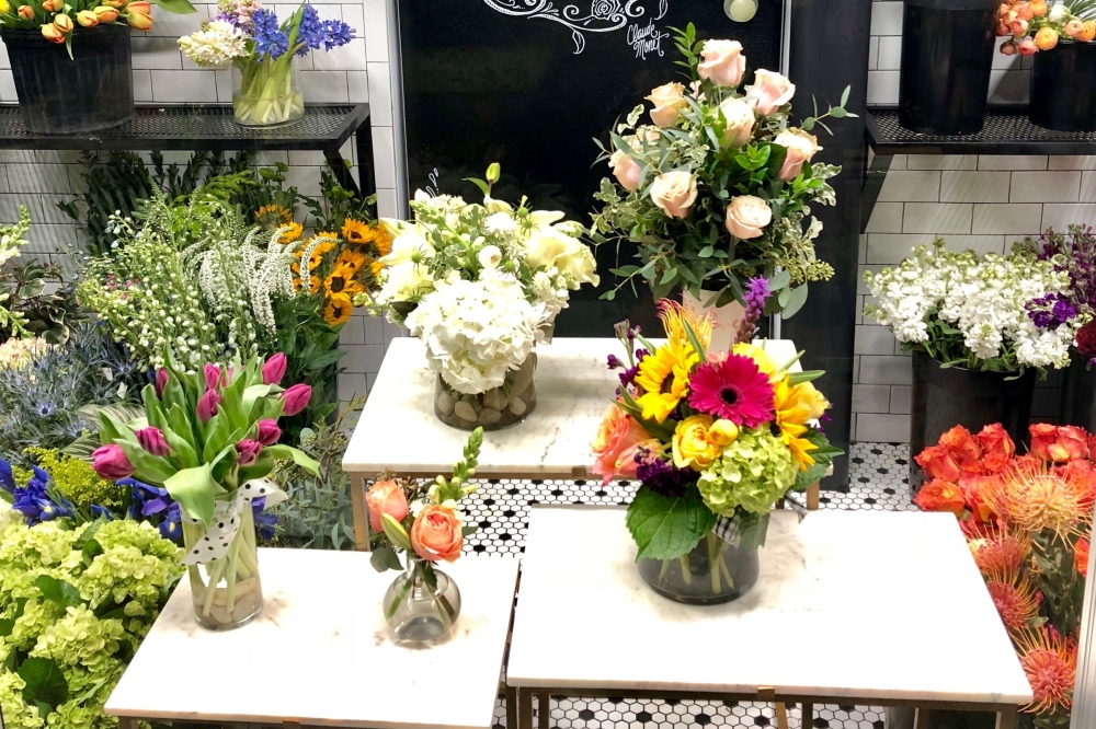 Local Bee Cave florist shop Magpie Blossom Boutique works to give