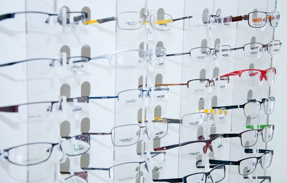 America's best contacts and eyeglasses near me online