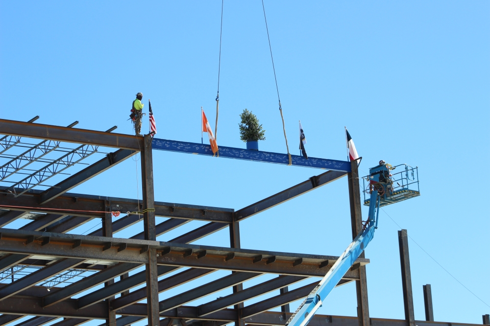 A tree is also lifted up with the final beam as part of the tradition. (Alex Reece/Community Impact)