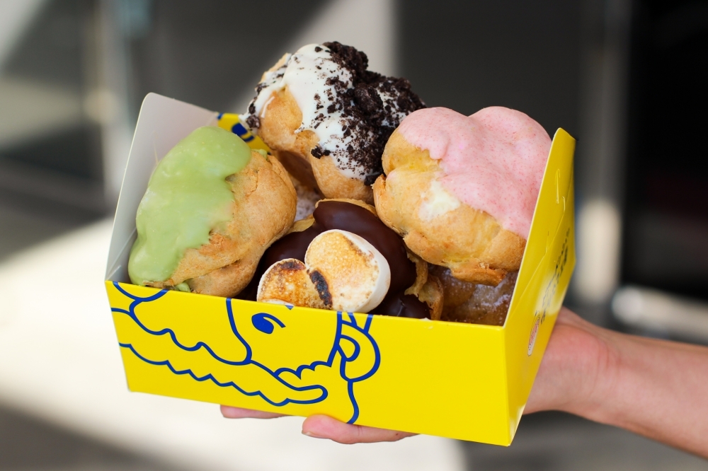 The Japanese dessert chain sells a variety of cream puffs with shell flavors such as chocolate, green tea, strawberry, Oreo and dulce de leche, plus seasonal custard filling flavors. (Courtesy Beard Papa’s)