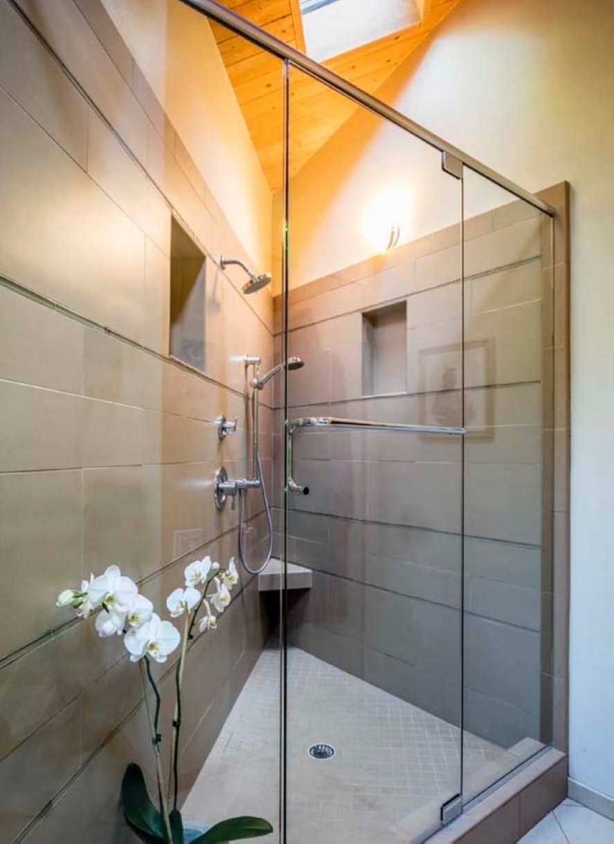 Glass shower options range from frameless to grid-patterned, sliding, rolling and more at Gatsby Glass. (Courtesy Gatsby Glass)