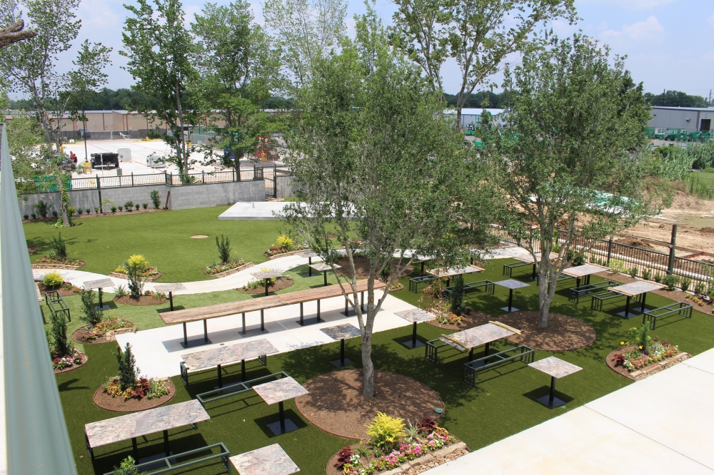 Patrons can listen to performances on the outdoor stage for performances, watch TV or get competitive at the two bocce ball courts and board gaming areas. (Kelly Schafler/Community Impact)