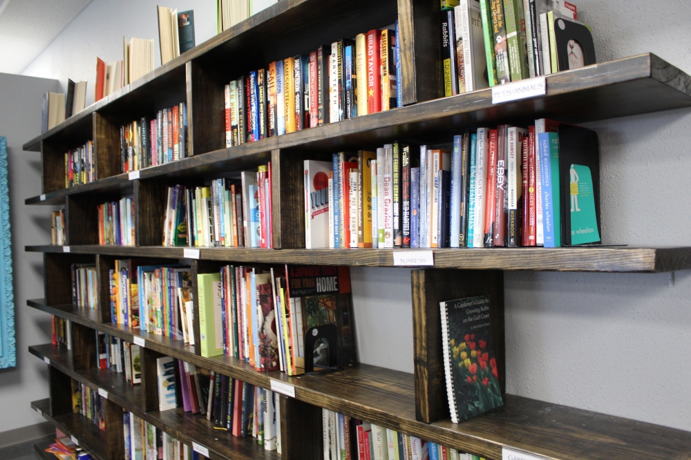 The Hope Chest offers a selection of donated books. (Jovanna Aguilar/Community Impact)