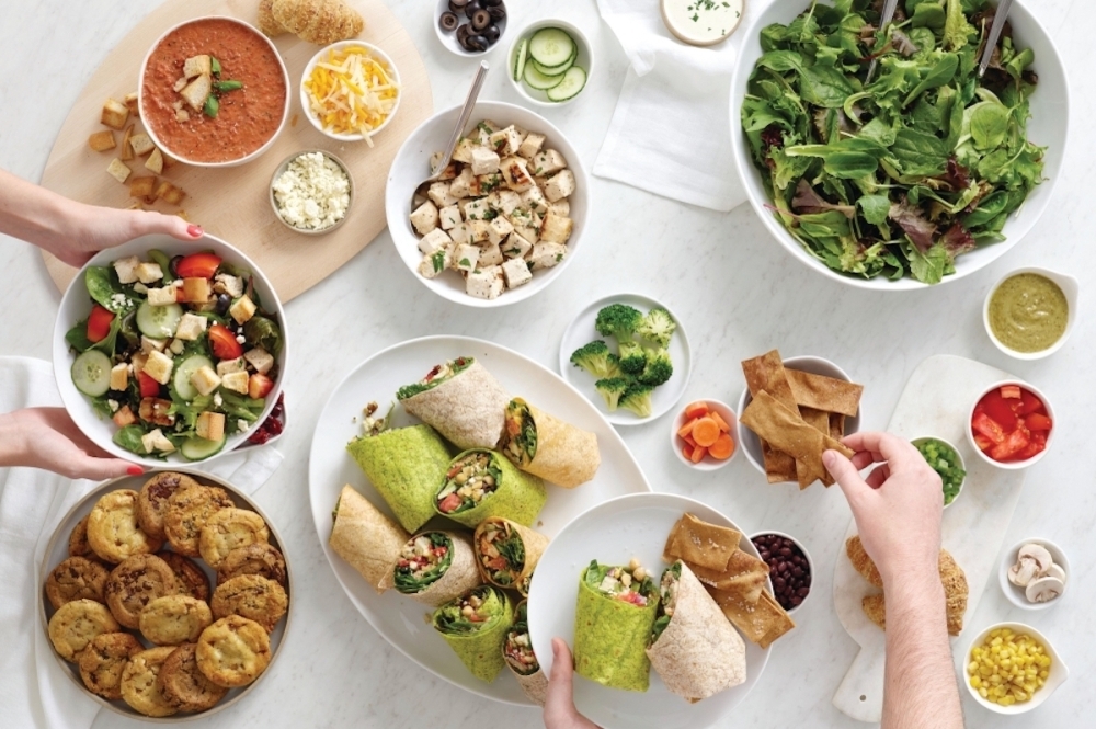 The fast-casual eatery offers build-your-own salads and wraps, in addition to soups and organic teas and lemonades. (Courtesy Salata)