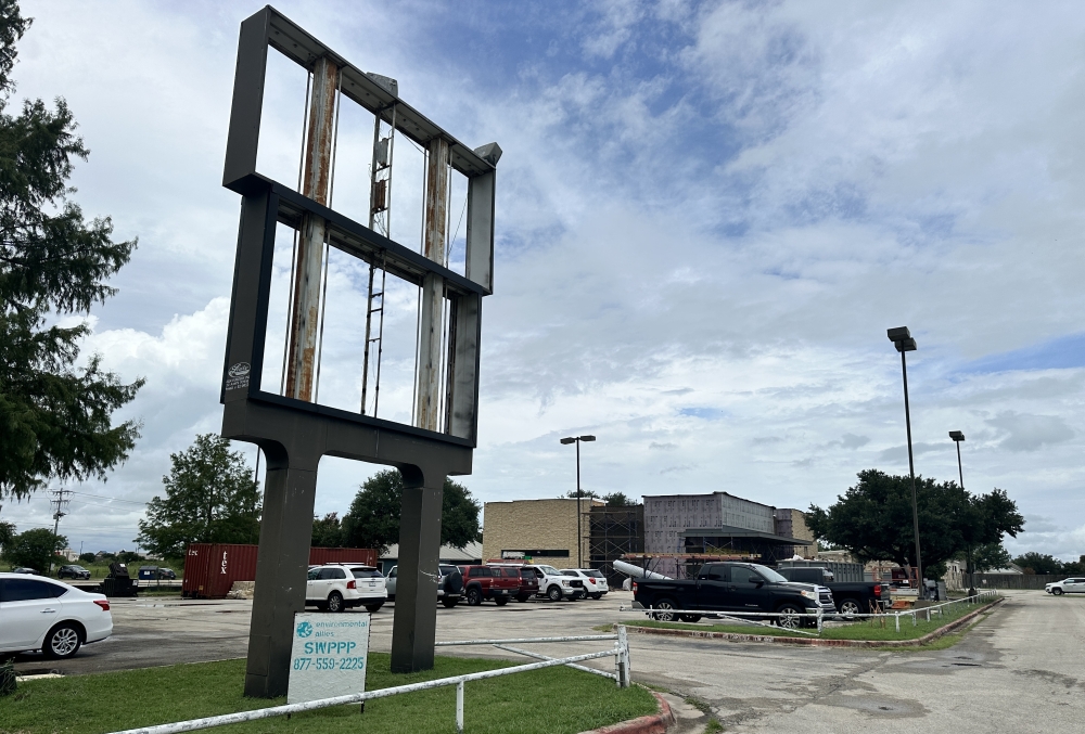 Austin Retina's Bastrop location will relocate to the newly constructed building next door to Crossroads Animal Hospital in September. (Amanda Cutshall/Community Impact)