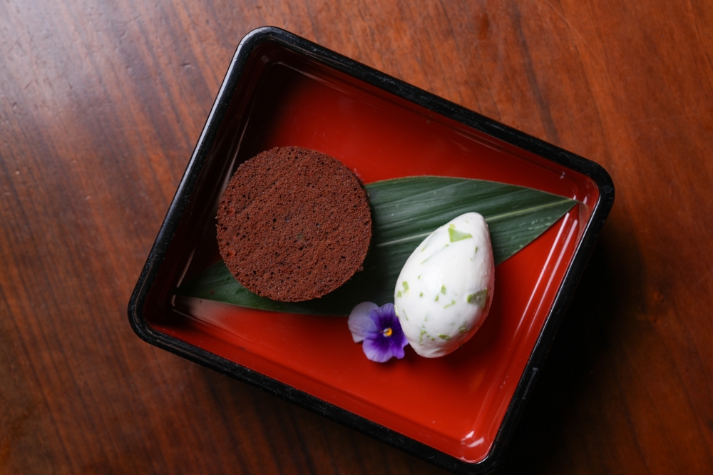 Dessert features a dark chocolate fondant, white chocolate and shiso ganache and matcha stracciatello gelato. (Courtesy Nobu Houston)