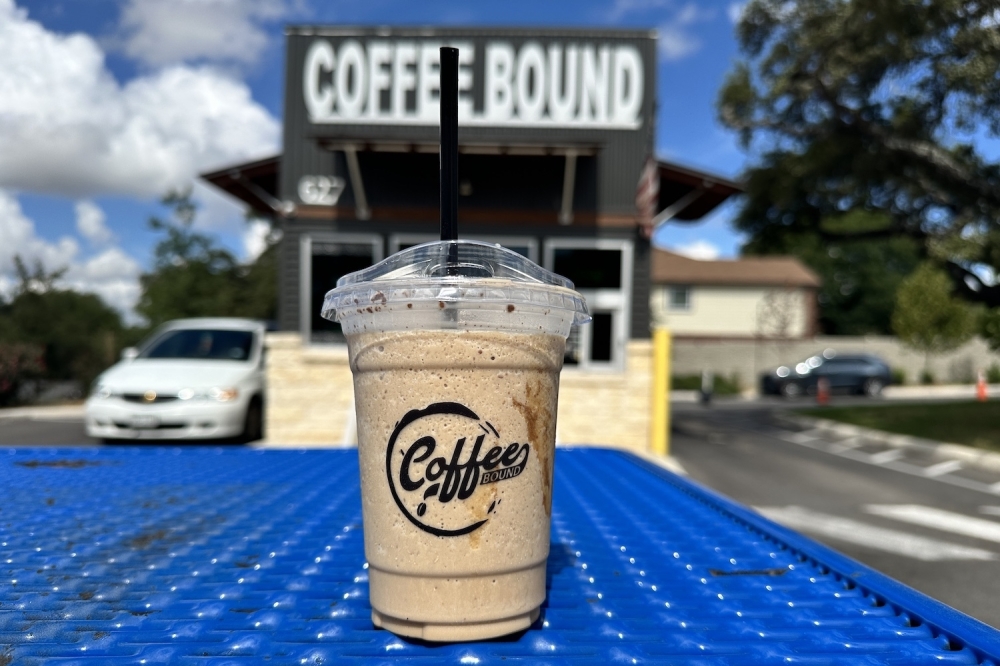 The churro latte has cinnamon and vanilla bean with white chocolate. (Thalia Guzman/Community Impact)