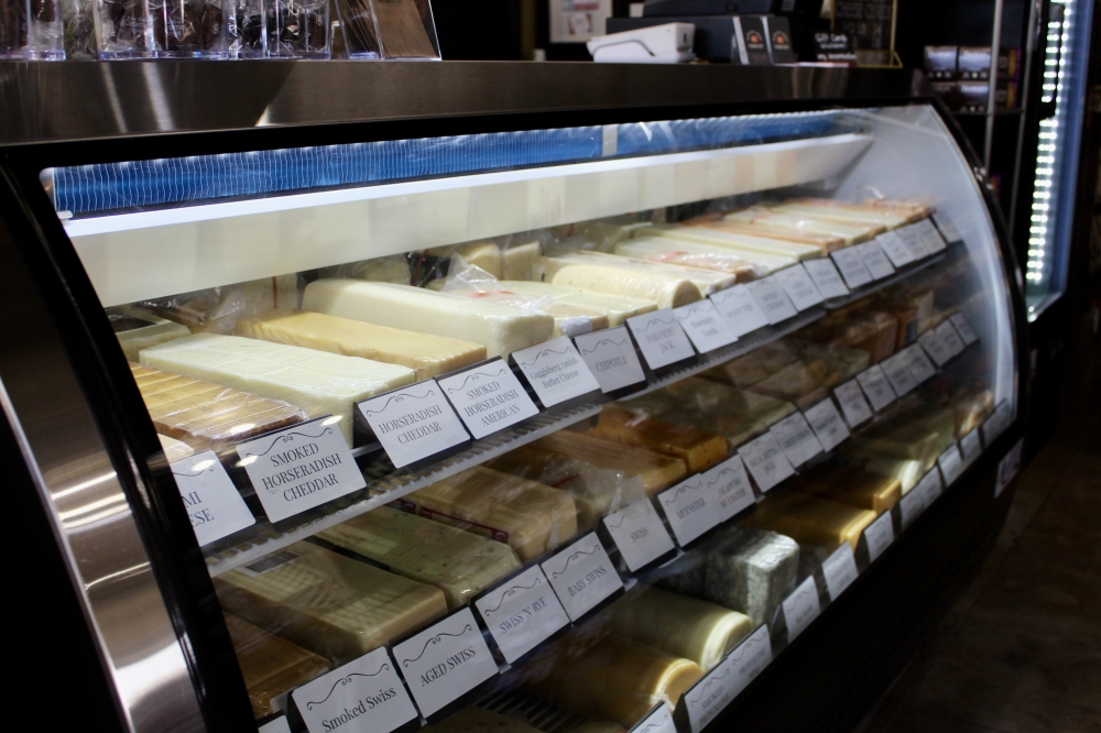 Slice of Amish has over 64 types of Wisconsin cheese to choose from. (Jovanna Aguilar/Community Impact)