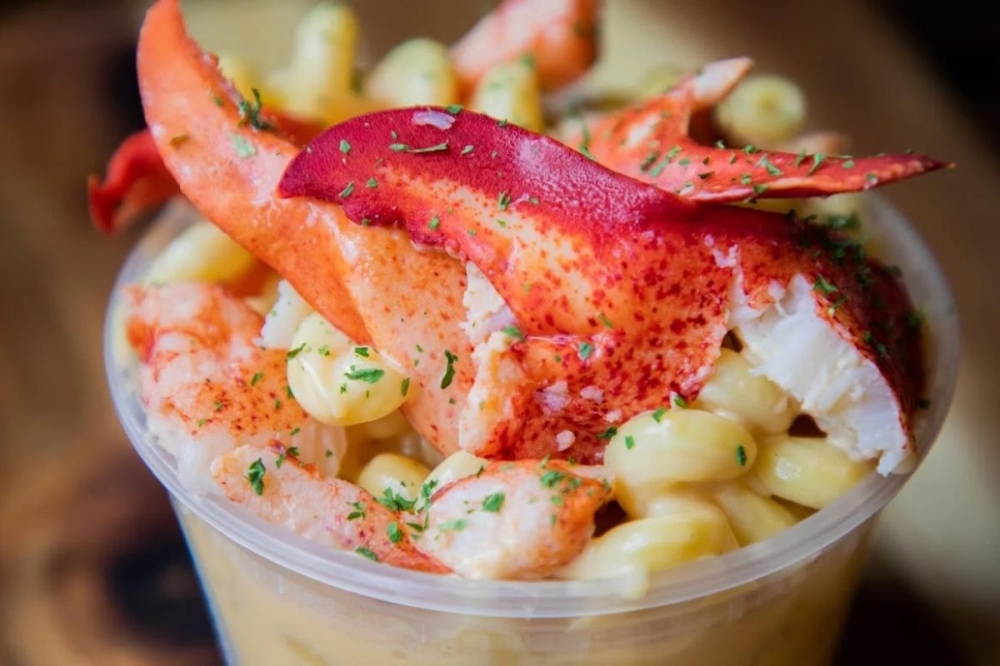 Lobster & Beer features a lobster-centric menu with dishes such as lobster rolls and lobster mac and cheese. (Courtesy Lobster & Beer)