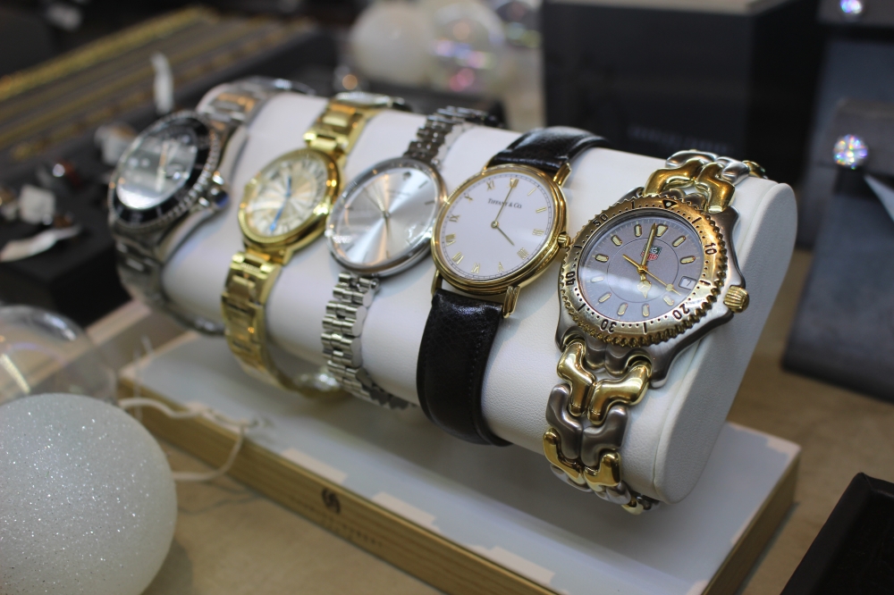 The jewelry studio sells men's and women's jewelry pieces, including watches. (Asia Armour/Community Impact)