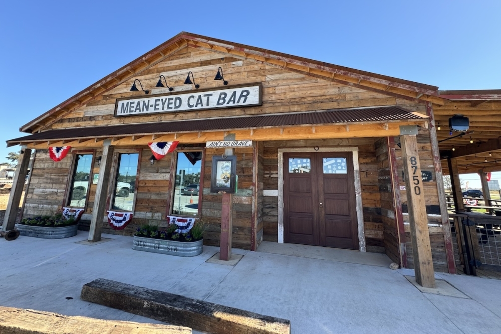 The new location of the Austin-based dive bar offers whiskey, local and craft beers, and cocktails. The barn that houses Mean Eyed Cat was repurposed from an old barn in Iowa. (Courtesy Mean Eyed Cat)