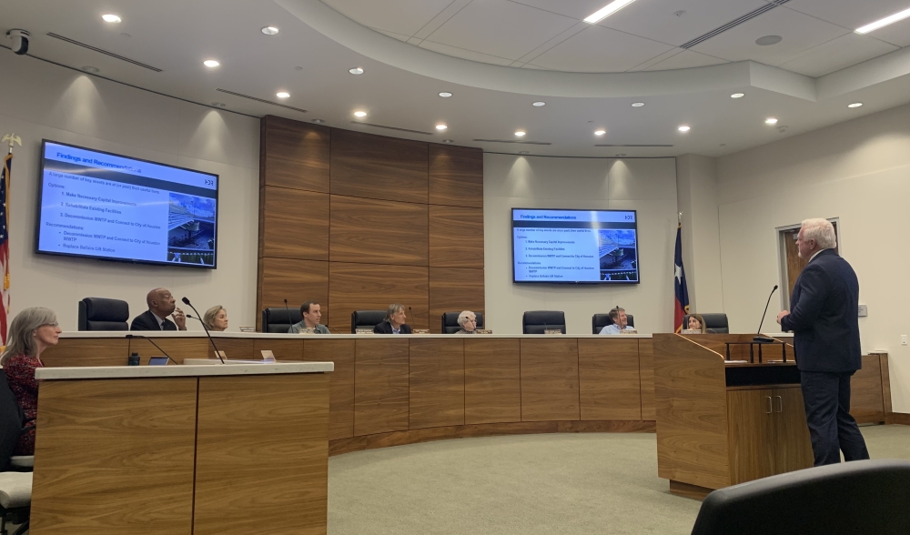 Chris Malinowski gives a presentation on HDR Engineering findings of Bellaire's wastewater treatment plant (Kevin Vu/Community Impact)