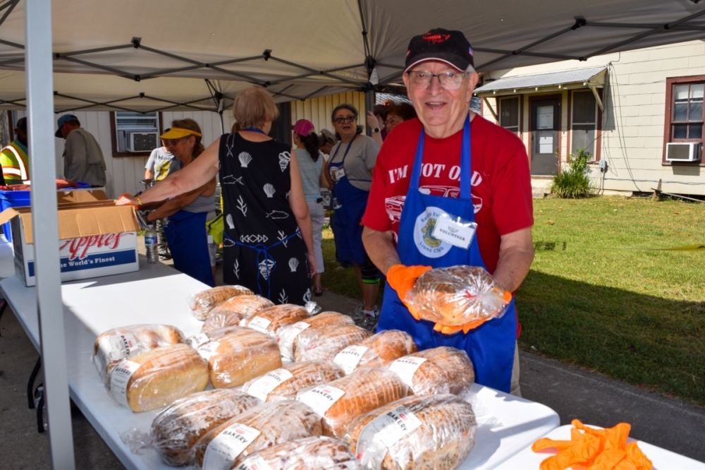 Bastrop County Emergency Food Pantry volunteers help provide nutritious food for their Bastrop neighbors. (Amanda Cutshall/Community Impact)