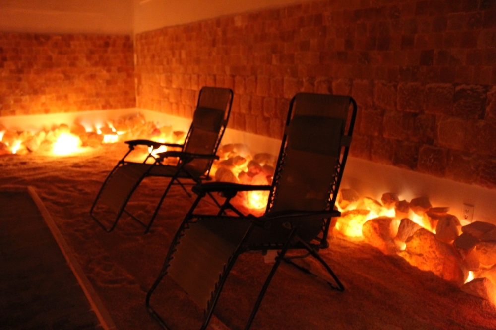 The halotherapy room contains 25,000 pounds of Himalayan pink salt. (Sarah Hernandez/Community Impact)