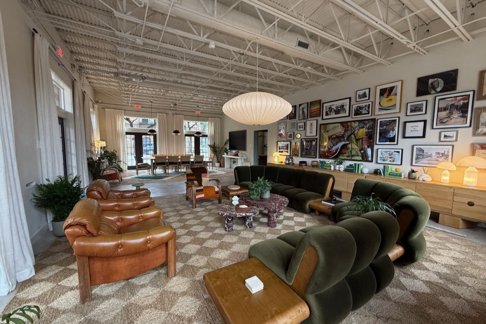 The restored 600 Sabine St. building, The Dive, serves as the leasing center for the Old 6th project. (Courtesy Stream Realty Partners)