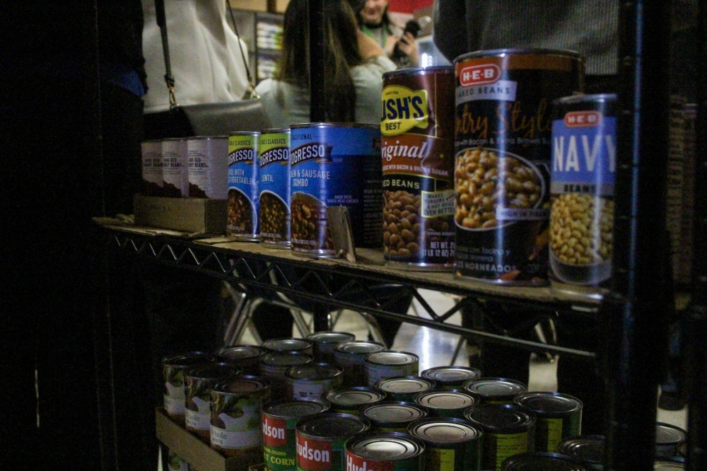 The food pantry at Galindo Elementary School offers a selection of shelf-stable products, fresh produce and more. (Elisabeth Jimenez/Community Impact)