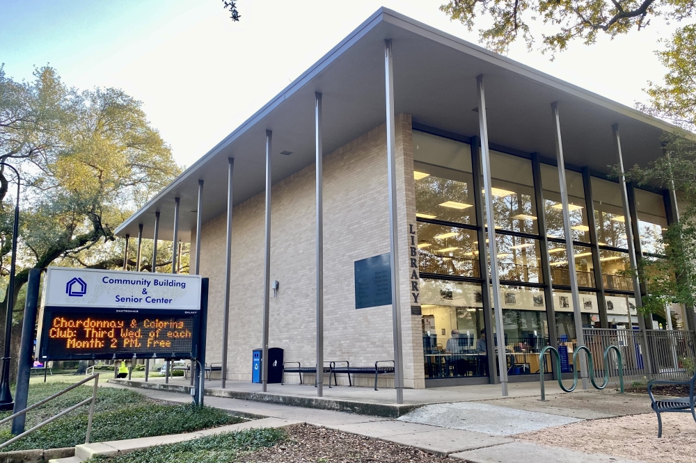 The city's community building, which houses the library and senior center, is currently located at 6104 Auden St. in West University Place. (Cassandra Jenkins/Community Impact)