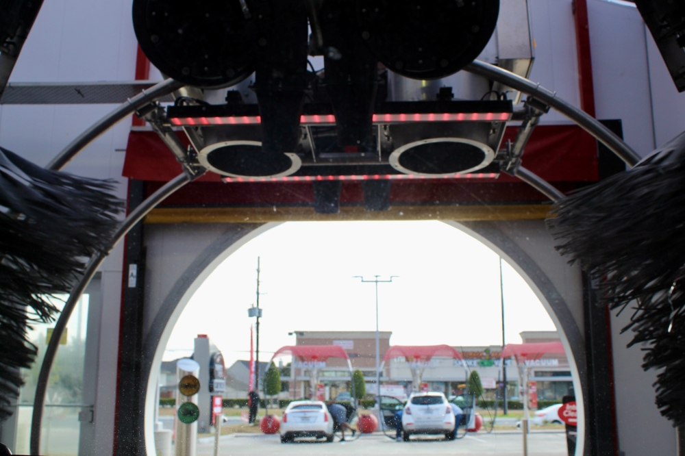 Tommy's Express car wash opened early this year. (Jovanna Aguilar/Community Impact)