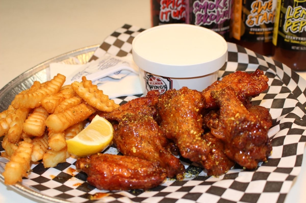 The #1 Sauce Boss Combo ($25.25) includes 10 wings, two sides including mac and cheese and french fries, and two dipping sauces. (Asia Armour/Community Impact)