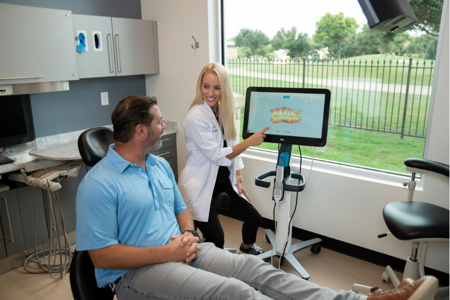 Dentist in Austin shows patient dental scan