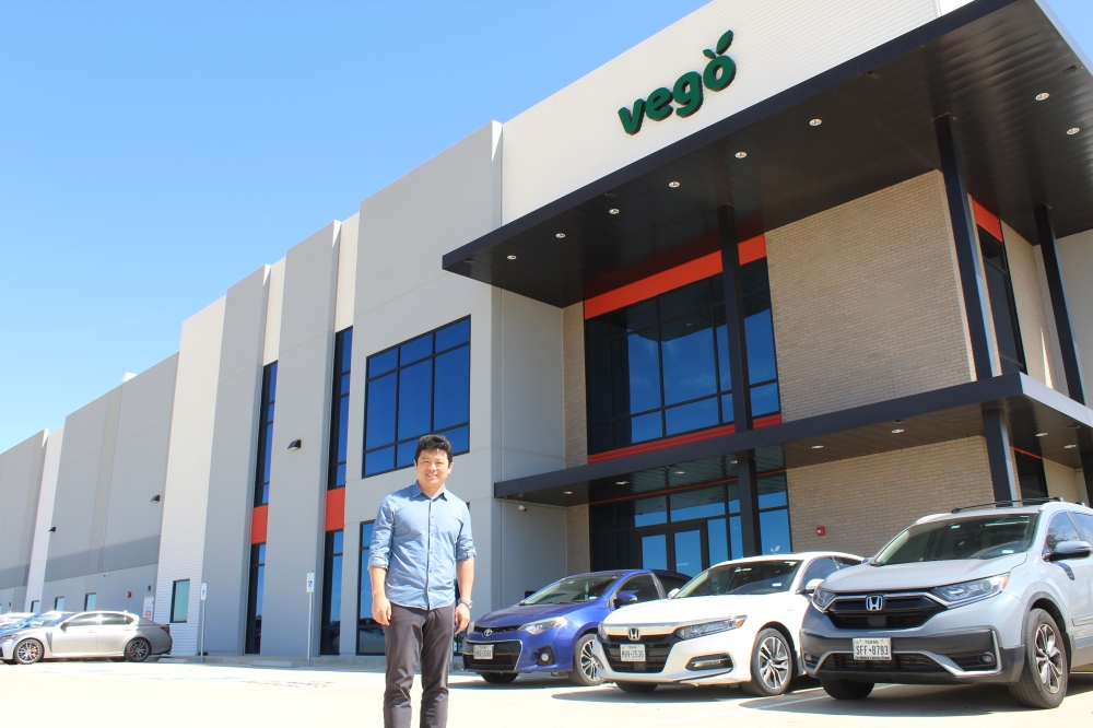 Robert Xiong founded Vego Garden in 2020 to facilitate gardening. (Jovanna Aguilar/Community Impact)