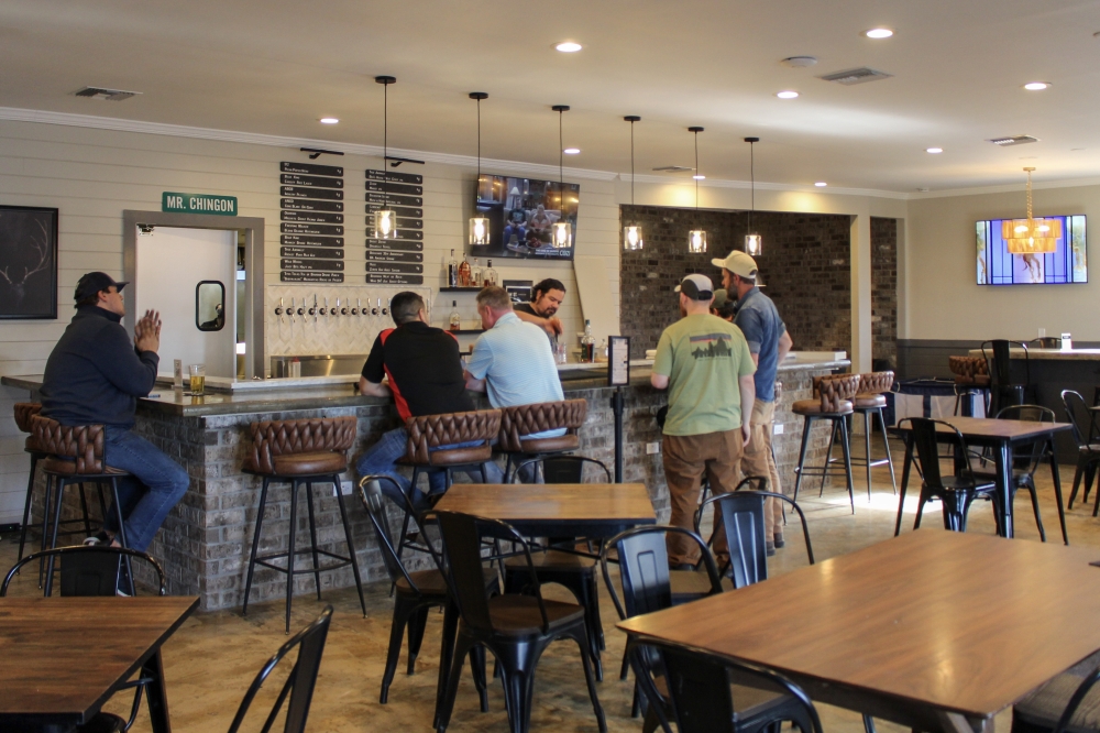 Mercer St. Taproom has a variety of seating including bar seating, a lounge area with board games and playing cards, and patio and outdoor seating to sip on a craft beer from the tap. (Elisabeth Jimenez/Community Impact)