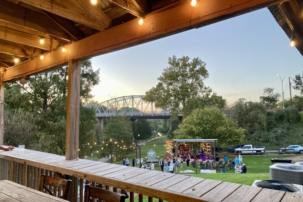 Located near the banks of the Colorado River, Neighbor's Kitchen and Yard offers indoor and outdoor seating, including an outdoor stage for live music. (Community Impact staff)