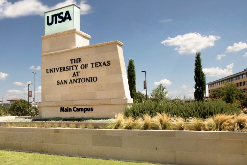 Officials with The University of Texas at San Antonio announced March 20 the university was awarded a $2.4 million grant from the Hector and Gloria Lopez Foundation that will extend full tuition assistance for 15 Latino first-generation college students. (Courtesy The University of San Antonio)