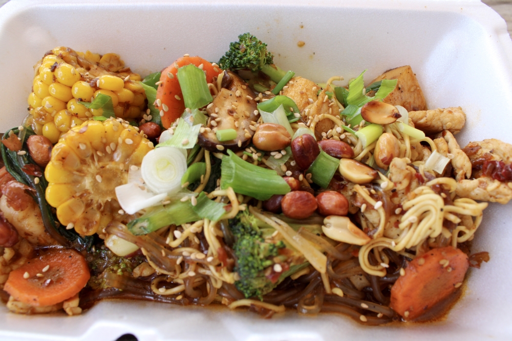 The Malar dish includes chicken, shrimp, corn, meatballs, noodles, vegetables, mushrooms, lotus roots, Napa cabbage and peanuts for $11.99. (Dacia Garcia/Community Impact)